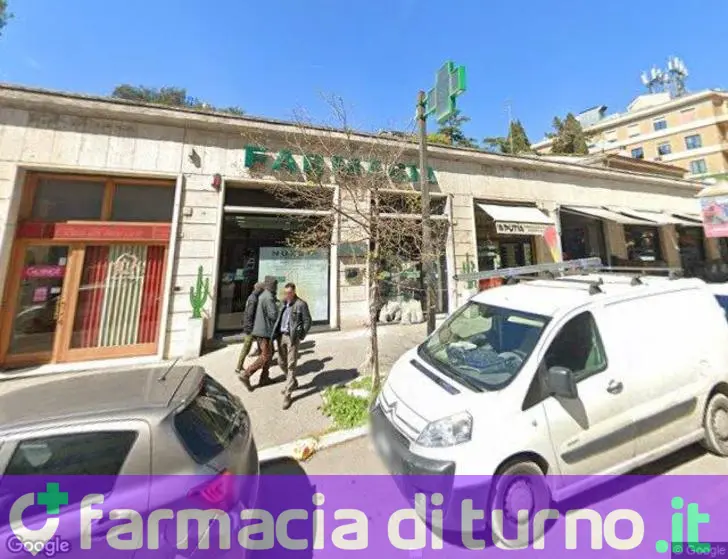 Farmacia Tagliavini a piazza Vescovio